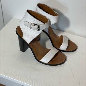 VINCE “Nicole” White leather sandals Size 7 1/2